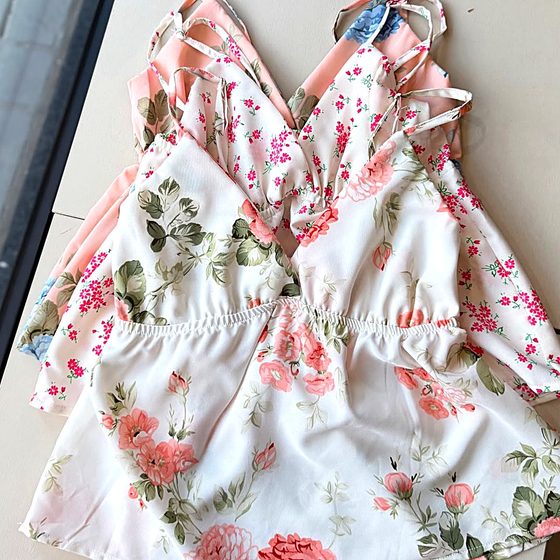 Blusas floridas